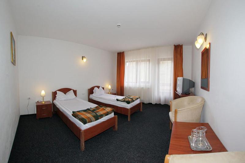 Hotel Paltinis Statjunea Borsa Ruang foto