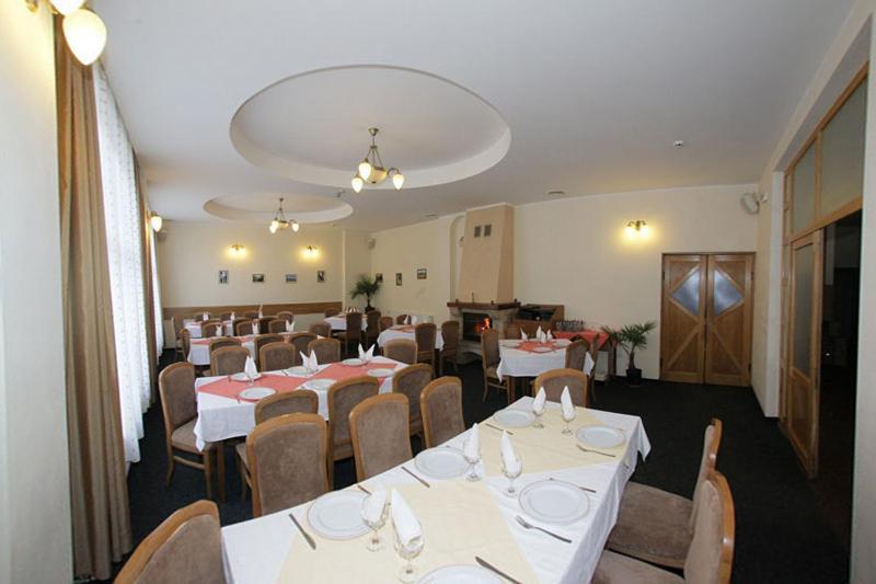 Hotel Paltinis Statjunea Borsa Bagian luar foto