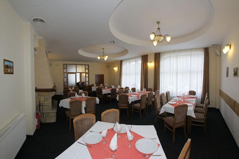 Hotel Paltinis Statjunea Borsa Bagian luar foto