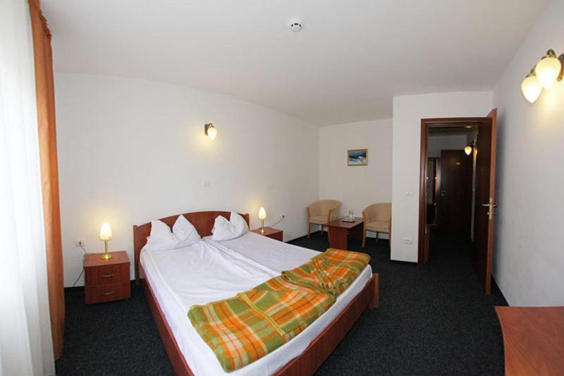 Hotel Paltinis Statjunea Borsa Ruang foto