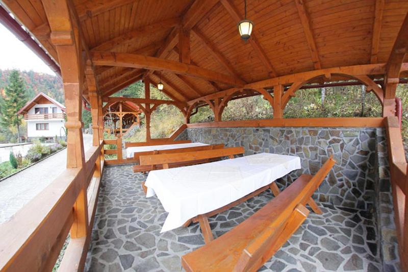 Hotel Paltinis Statjunea Borsa Bagian luar foto