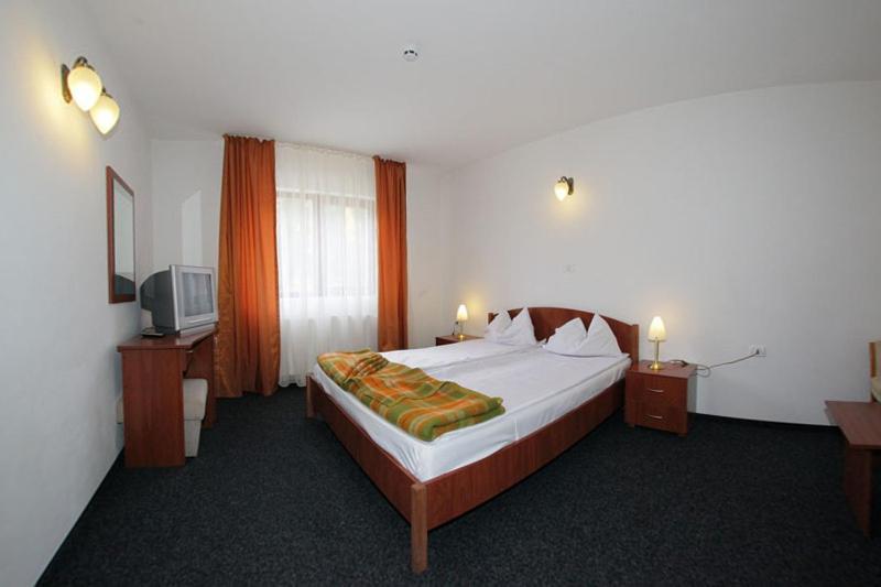Hotel Paltinis Statjunea Borsa Ruang foto